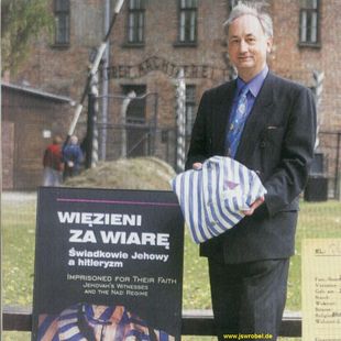 Johannes S. Wrobel in Auschwitz, 2004